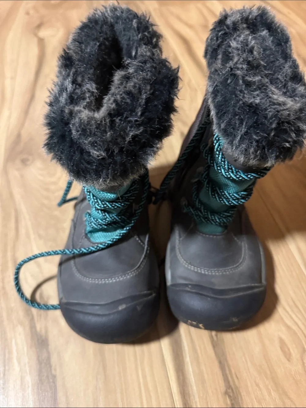 Keen Gray and Teal Women's Insulated Winter Boots with Faux-Fur Collar